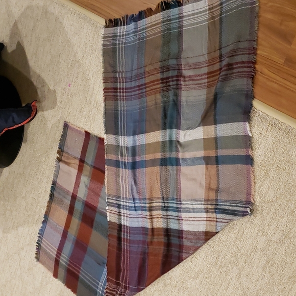 Over sized scarf/wrap - Picture 2 of 4